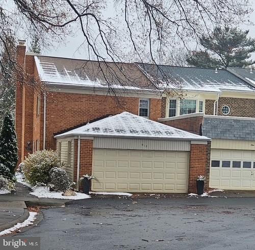 913 MOOREFIELD HILL GRV SW, VIENNA, Virginia 22180, 3 Bedrooms Bedrooms, ,3 BathroomsBathrooms,Residential,For sale,913 MOOREFIELD HILL GRV SW,VAFX2280278 MLS # VAFX2280278