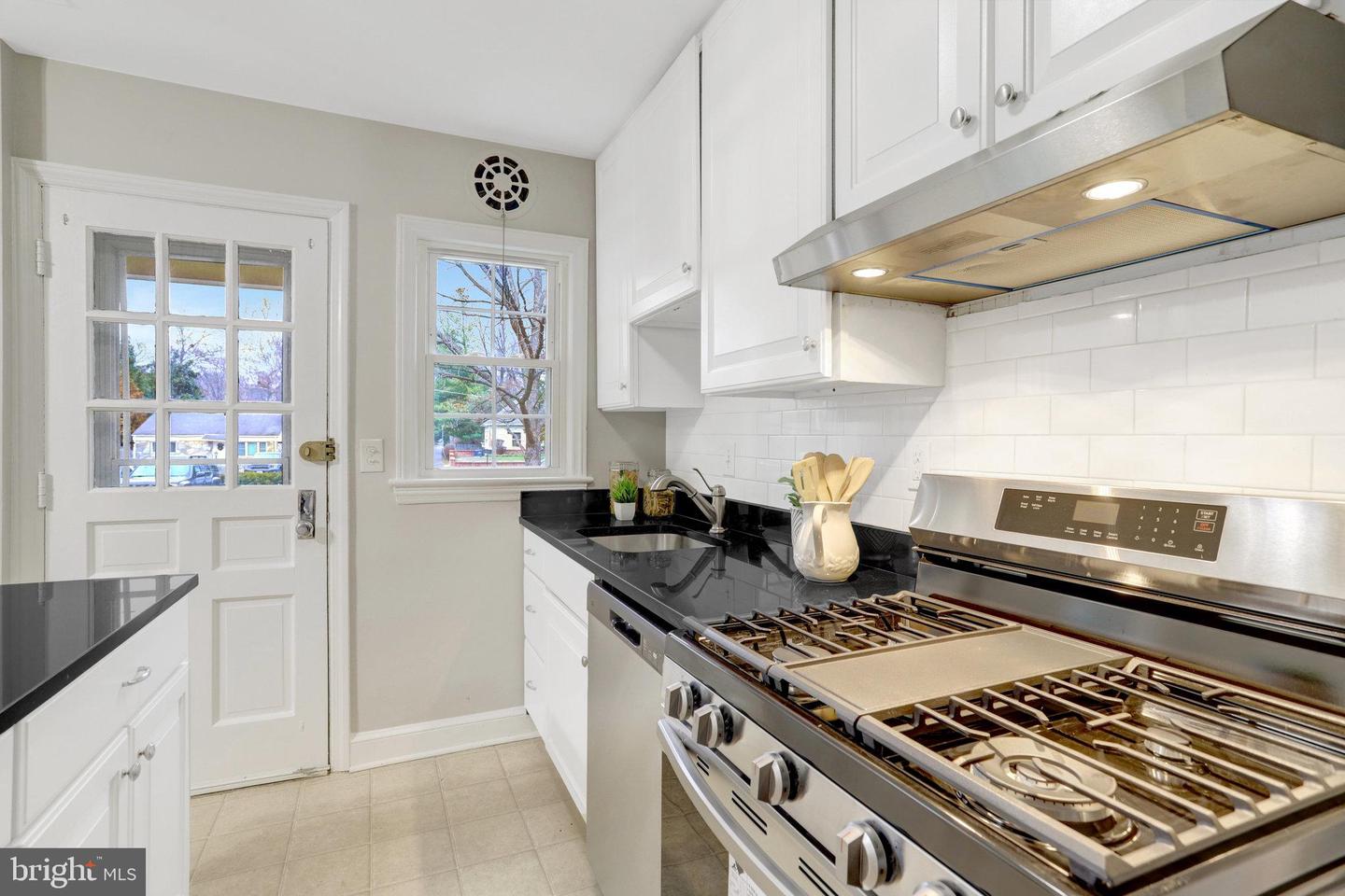 6514 10TH ST, ALEXANDRIA, Virginia 22307, 2 Bedrooms Bedrooms, ,1 BathroomBathrooms,Residential,For sale,6514 10TH ST,VAFX2281006 MLS # VAFX2281006