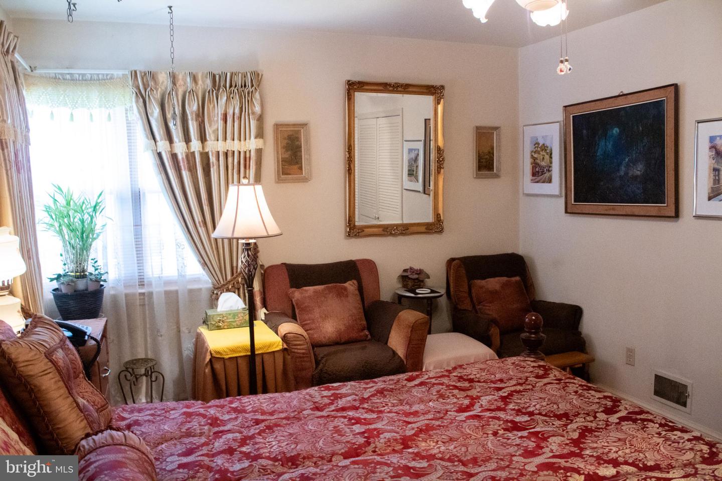 526 S CARLIN SPRINGS RD, ARLINGTON, Virginia 22204, 4 Bedrooms Bedrooms, 7 Rooms Rooms,2 BathroomsBathrooms,Residential,For sale,526 S CARLIN SPRINGS RD,VAAR2066740 MLS # VAAR2066740