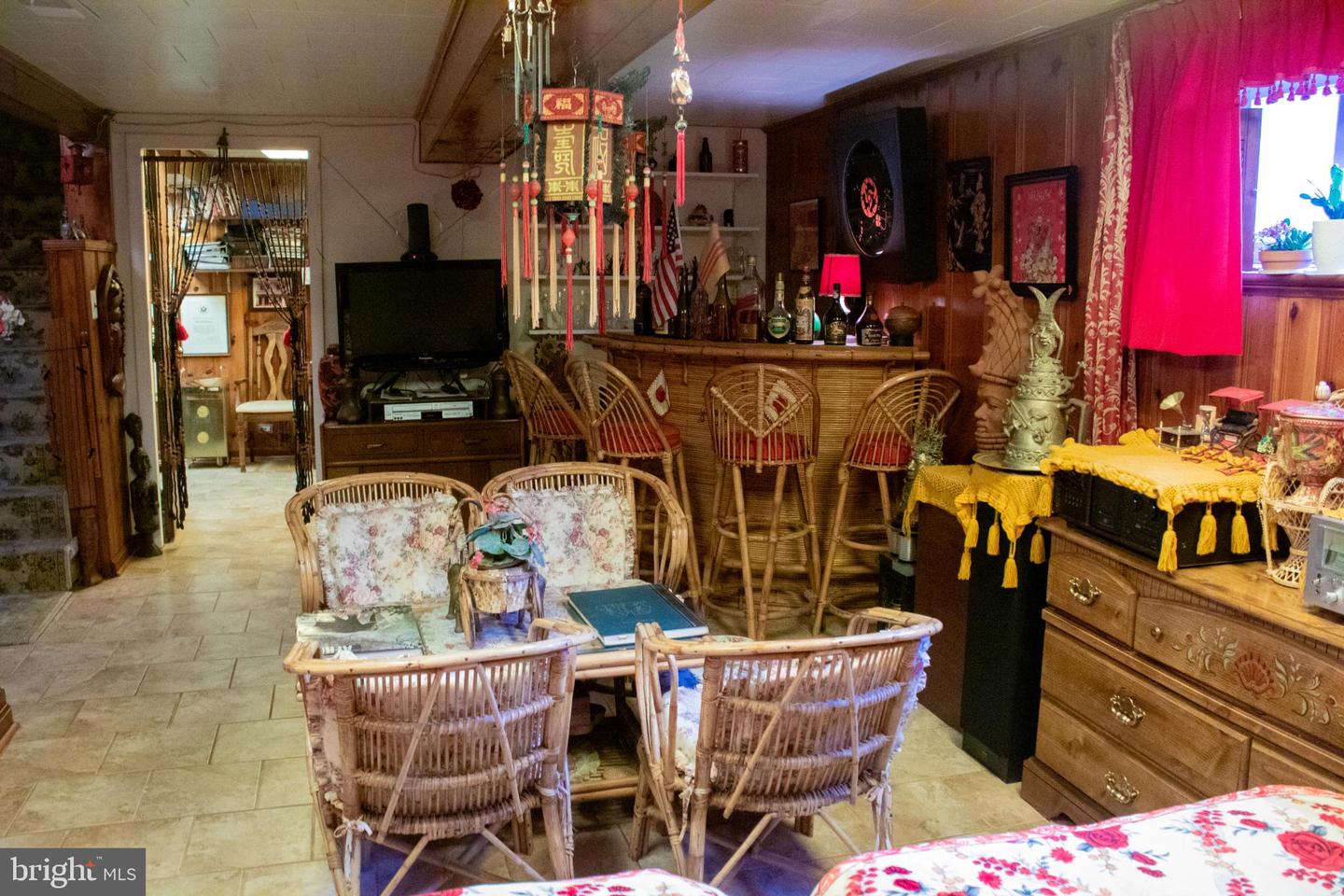 526 S CARLIN SPRINGS RD, ARLINGTON, Virginia 22204, 4 Bedrooms Bedrooms, 7 Rooms Rooms,2 BathroomsBathrooms,Residential,For sale,526 S CARLIN SPRINGS RD,VAAR2066740 MLS # VAAR2066740