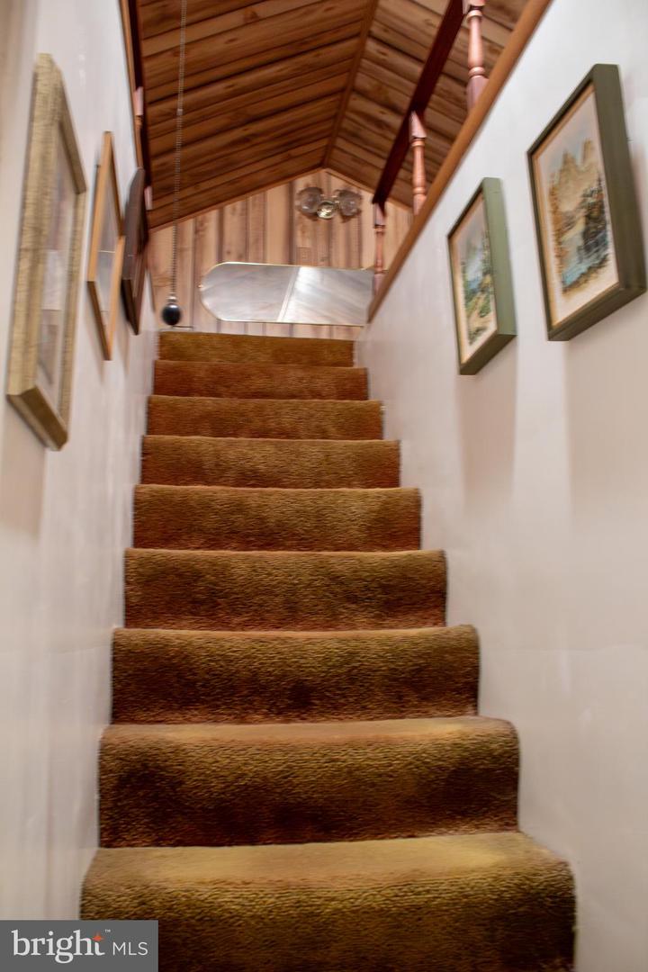 526 S CARLIN SPRINGS RD, ARLINGTON, Virginia 22204, 4 Bedrooms Bedrooms, 7 Rooms Rooms,2 BathroomsBathrooms,Residential,For sale,526 S CARLIN SPRINGS RD,VAAR2066740 MLS # VAAR2066740