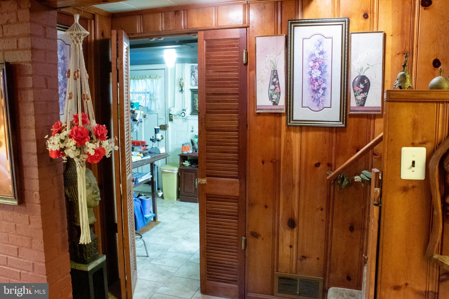 526 S CARLIN SPRINGS RD, ARLINGTON, Virginia 22204, 4 Bedrooms Bedrooms, 7 Rooms Rooms,2 BathroomsBathrooms,Residential,For sale,526 S CARLIN SPRINGS RD,VAAR2066740 MLS # VAAR2066740