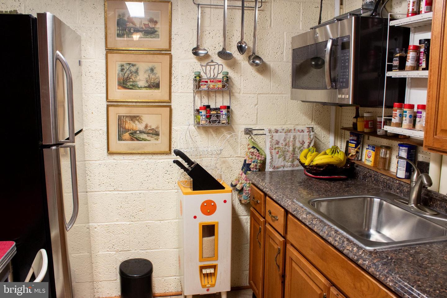 526 S CARLIN SPRINGS RD, ARLINGTON, Virginia 22204, 4 Bedrooms Bedrooms, 7 Rooms Rooms,2 BathroomsBathrooms,Residential,For sale,526 S CARLIN SPRINGS RD,VAAR2066740 MLS # VAAR2066740