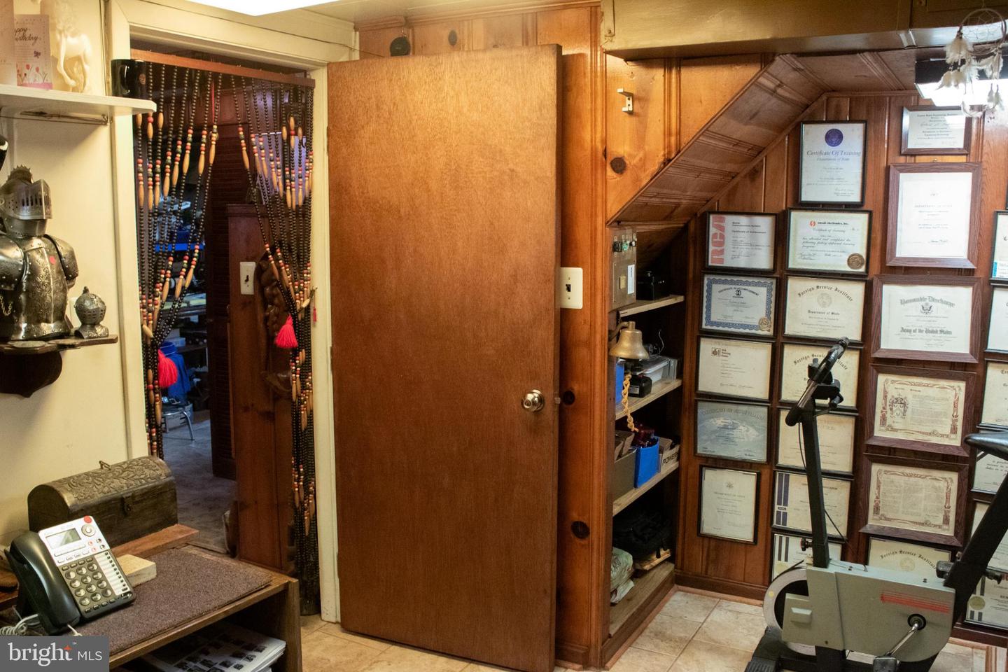 526 S CARLIN SPRINGS RD, ARLINGTON, Virginia 22204, 4 Bedrooms Bedrooms, 7 Rooms Rooms,2 BathroomsBathrooms,Residential,For sale,526 S CARLIN SPRINGS RD,VAAR2066740 MLS # VAAR2066740