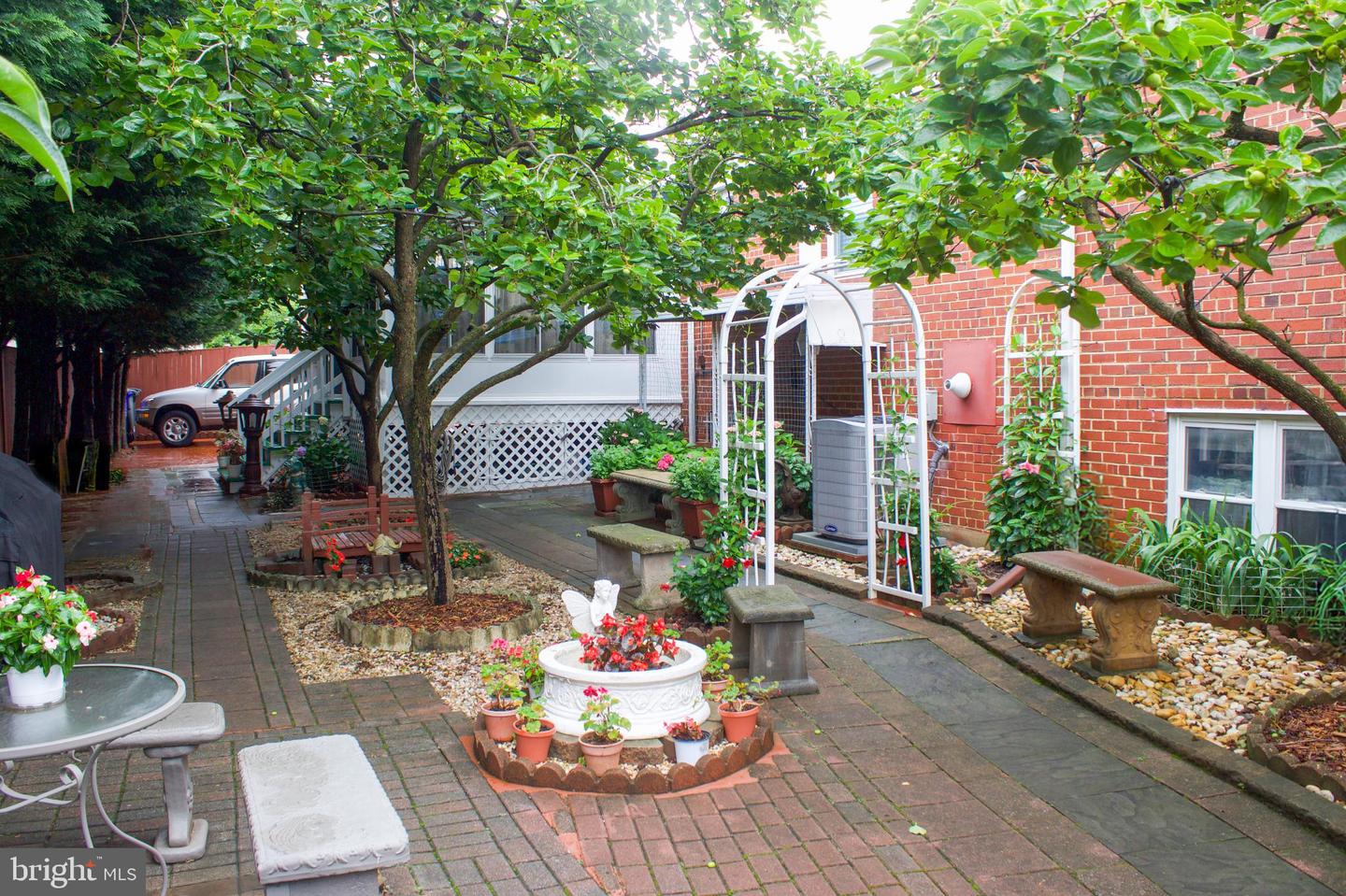 526 S CARLIN SPRINGS RD, ARLINGTON, Virginia 22204, 4 Bedrooms Bedrooms, 7 Rooms Rooms,2 BathroomsBathrooms,Residential,For sale,526 S CARLIN SPRINGS RD,VAAR2066740 MLS # VAAR2066740