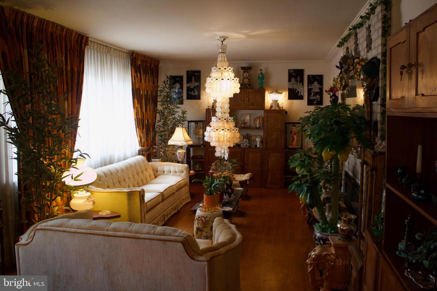 526 S CARLIN SPRINGS RD, ARLINGTON, Virginia 22204, 4 Bedrooms Bedrooms, 7 Rooms Rooms,2 BathroomsBathrooms,Residential,For sale,526 S CARLIN SPRINGS RD,VAAR2066740 MLS # VAAR2066740