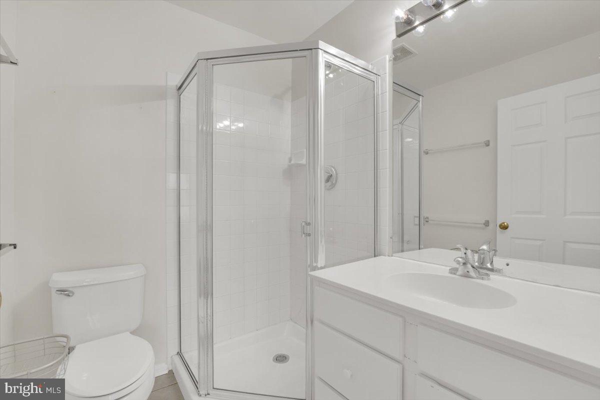 5995-B TERRAPIN PL #301, ALEXANDRIA, Virginia 22310, 2 Bedrooms Bedrooms, 2 Rooms Rooms,2 BathroomsBathrooms,Residential,For sale,5995-B TERRAPIN PL #301,VAFX2282918 MLS # VAFX2282918