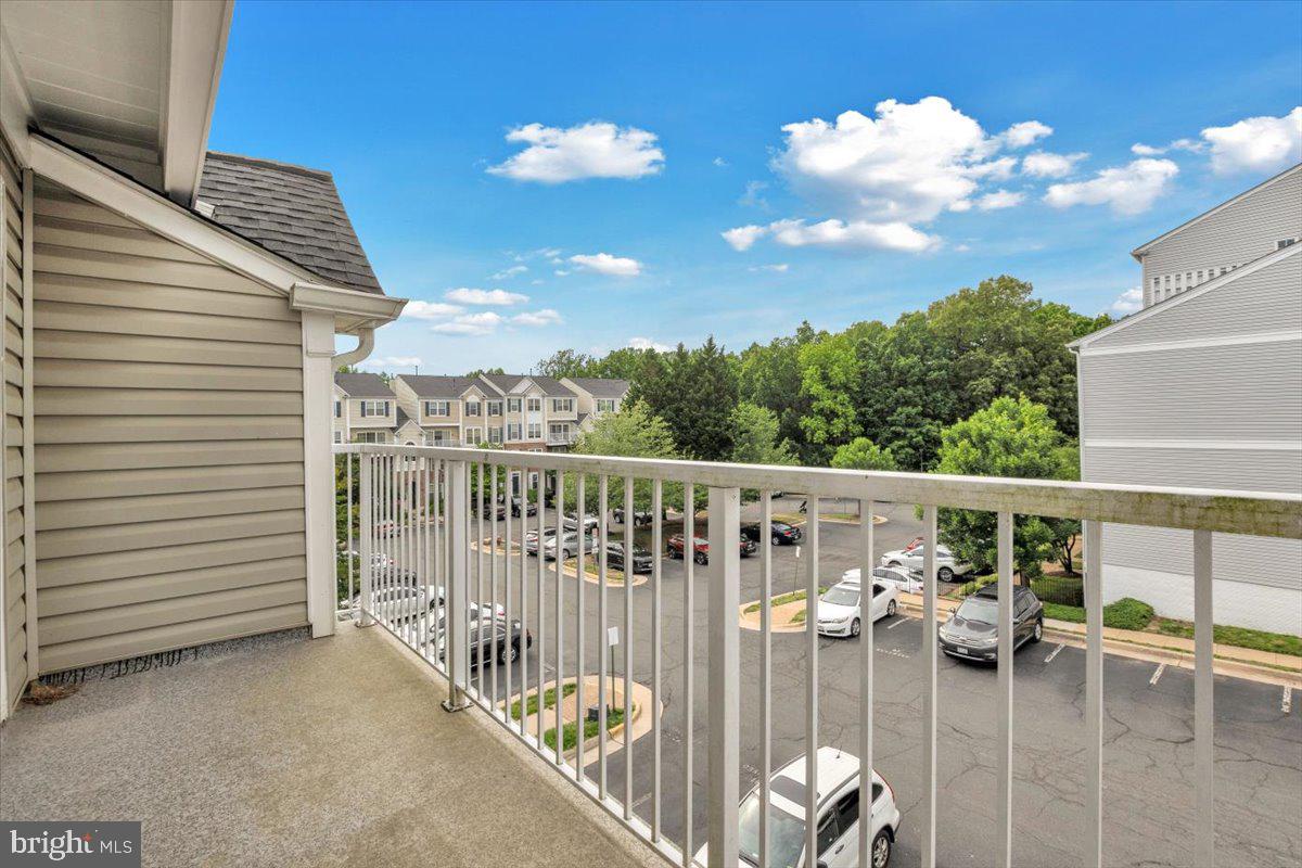 5995-B TERRAPIN PL #301, ALEXANDRIA, Virginia 22310, 2 Bedrooms Bedrooms, 2 Rooms Rooms,2 BathroomsBathrooms,Residential,For sale,5995-B TERRAPIN PL #301,VAFX2282918 MLS # VAFX2282918