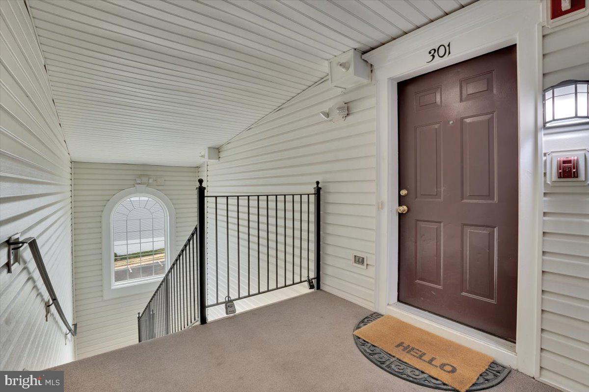 5995-B TERRAPIN PL #301, ALEXANDRIA, Virginia 22310, 2 Bedrooms Bedrooms, 2 Rooms Rooms,2 BathroomsBathrooms,Residential,For sale,5995-B TERRAPIN PL #301,VAFX2282918 MLS # VAFX2282918