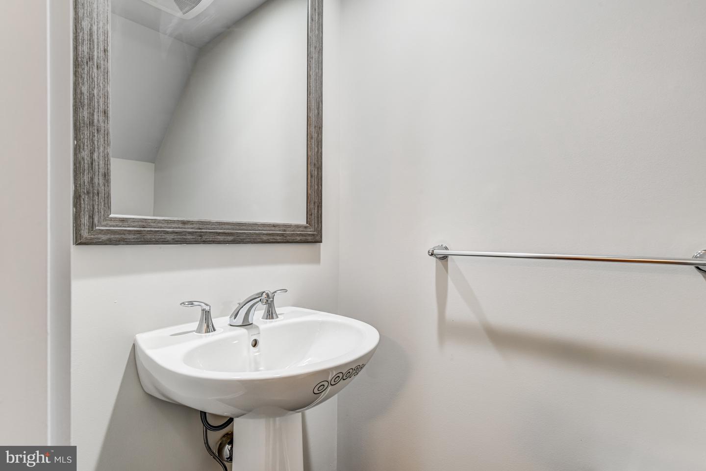 23586 WATERFORD DOWNS TER, ASHBURN, Virginia 20148, 3 Bedrooms Bedrooms, ,2 BathroomsBathrooms,Residential,For sale,23586 WATERFORD DOWNS TER,VALO2112552 MLS # VALO2112552