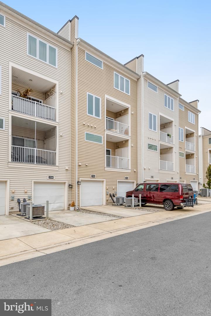 23586 WATERFORD DOWNS TER, ASHBURN, Virginia 20148, 3 Bedrooms Bedrooms, ,2 BathroomsBathrooms,Residential,For sale,23586 WATERFORD DOWNS TER,VALO2112552 MLS # VALO2112552