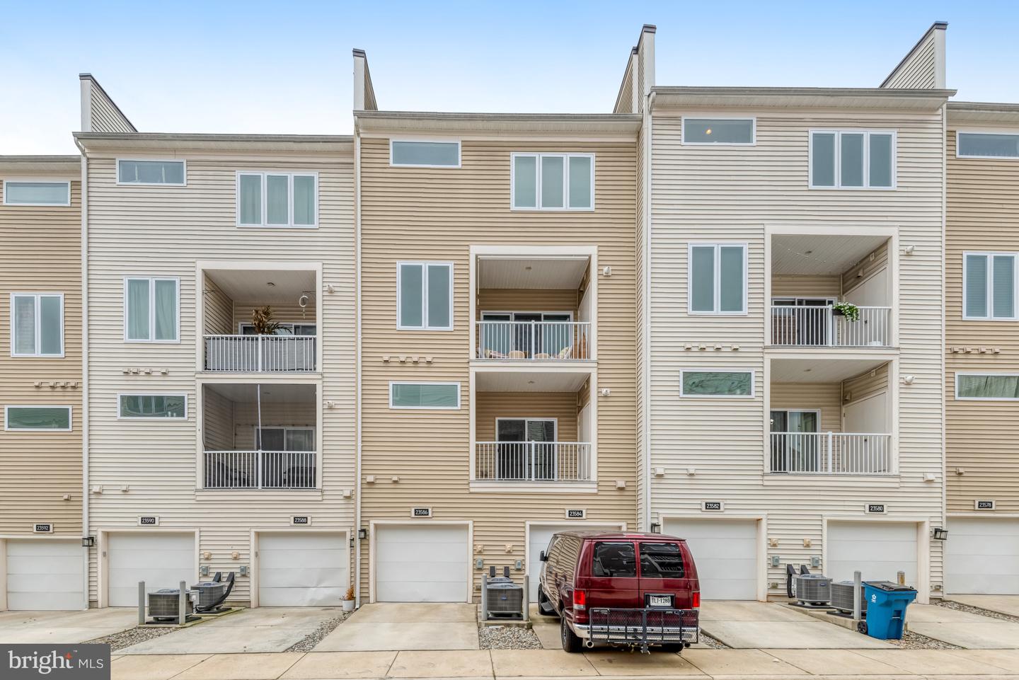 23586 WATERFORD DOWNS TER, ASHBURN, Virginia 20148, 3 Bedrooms Bedrooms, ,2 BathroomsBathrooms,Residential,For sale,23586 WATERFORD DOWNS TER,VALO2112552 MLS # VALO2112552