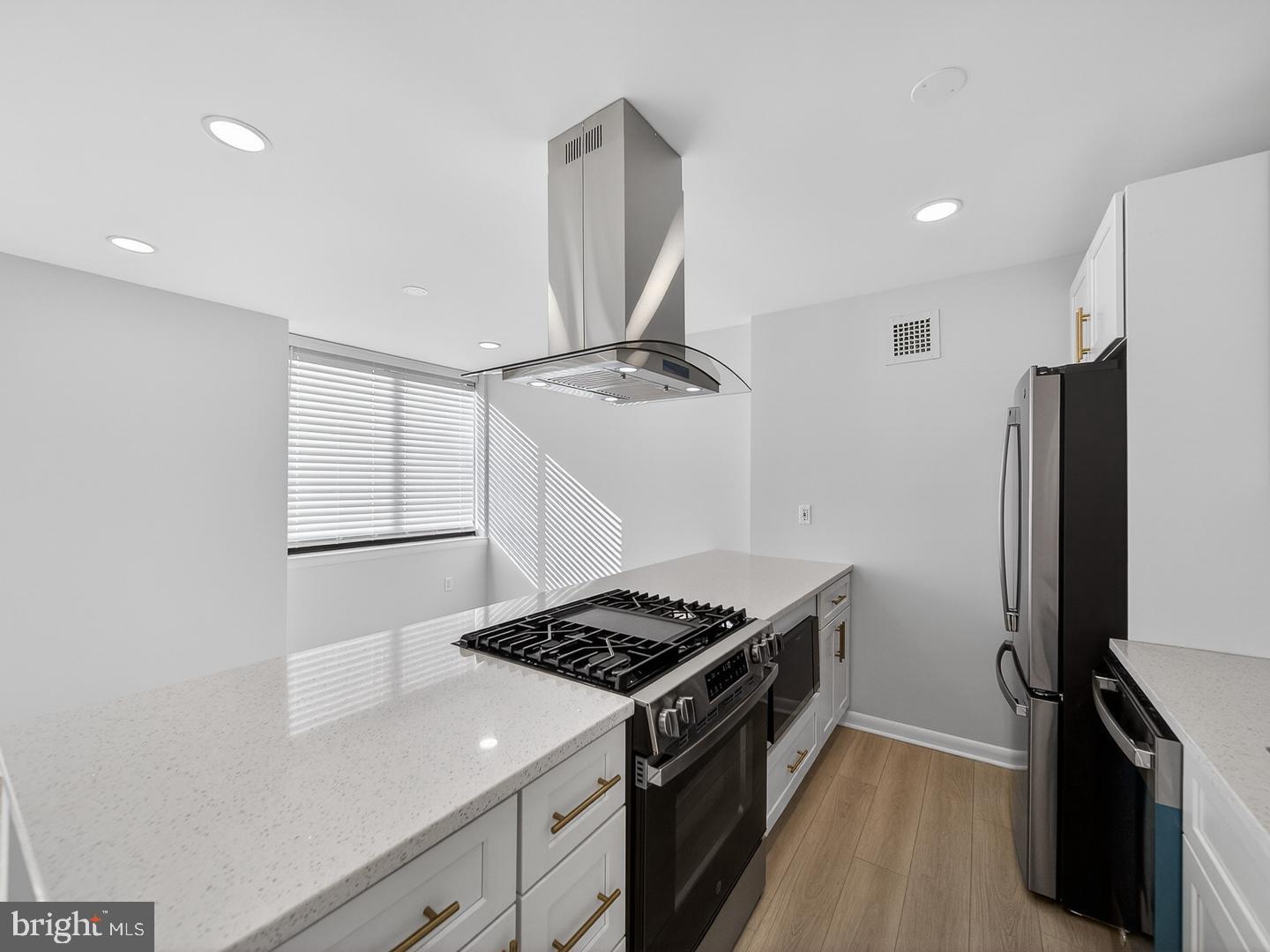 4390 LORCOM LN #410, ARLINGTON, Virginia 22207, 2 Bedrooms Bedrooms, ,1 BathroomBathrooms,Residential,For sale,4390 LORCOM LN #410,VAAR2067006 MLS # VAAR2067006