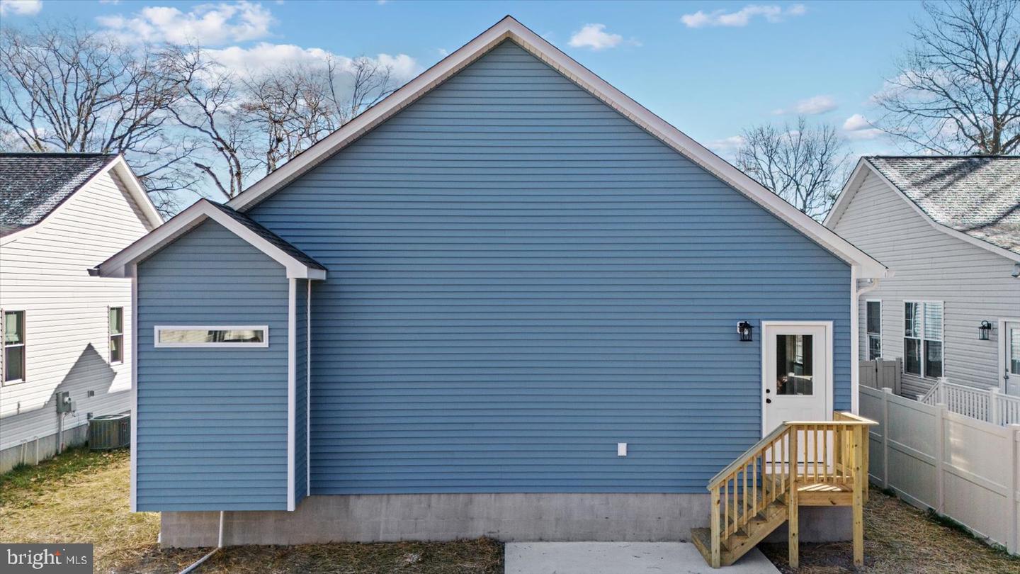 133 6TH ST, COLONIAL BEACH, Virginia 22443, 3 Bedrooms Bedrooms, ,2 BathroomsBathrooms,Residential,For sale,133 6TH ST,VAWE2010284 MLS # VAWE2010284