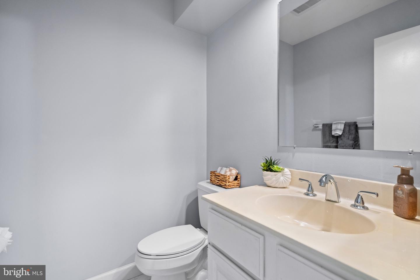 1281 WEDGEWOOD MANOR WAY, RESTON, Virginia 20194, 3 Bedrooms Bedrooms, ,3 BathroomsBathrooms,Residential,For sale,1281 WEDGEWOOD MANOR WAY,VAFX2249478 MLS # VAFX2249478