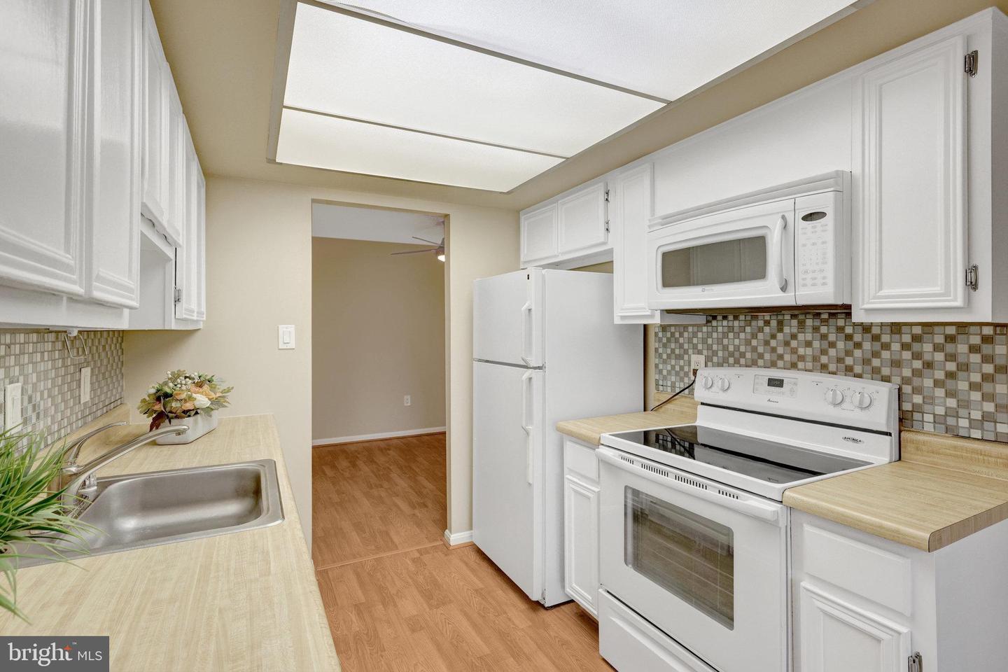 10208 BUSHMAN DR #422, OAKTON, Virginia 22124, 1 Bedroom Bedrooms, ,1 BathroomBathrooms,Residential,For sale,10208 BUSHMAN DR #422,VAFX2267944 MLS # VAFX2267944