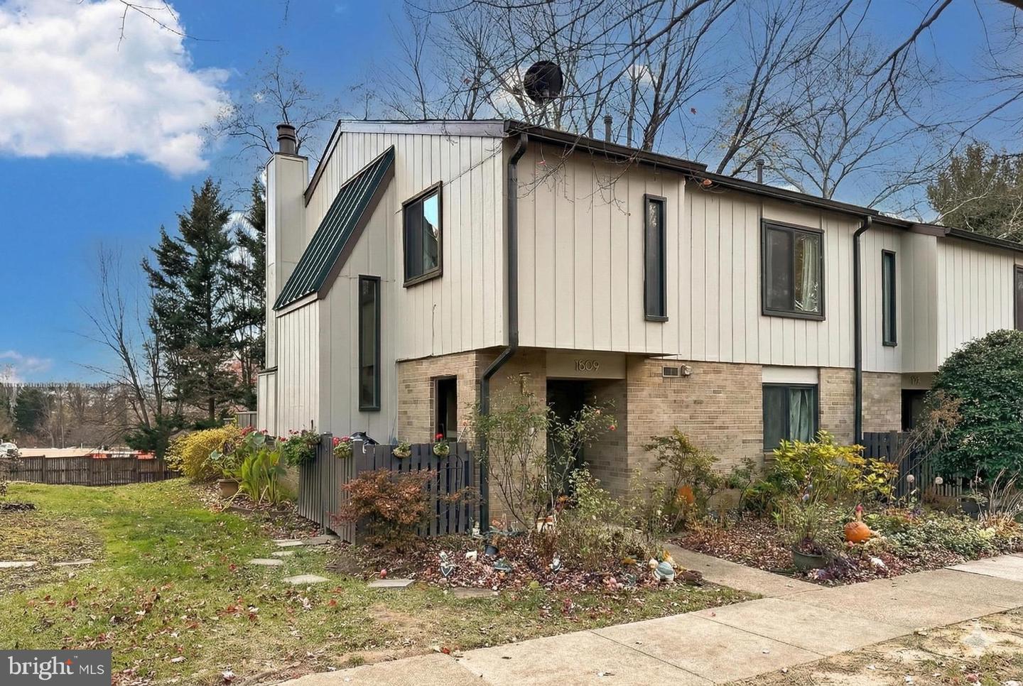 1809 IVY OAK SQ #61, RESTON, Virginia 20190, 4 Bedrooms Bedrooms, ,2 BathroomsBathrooms,Residential,For sale,1809 IVY OAK SQ #61,VAFX2277208 MLS # VAFX2277208