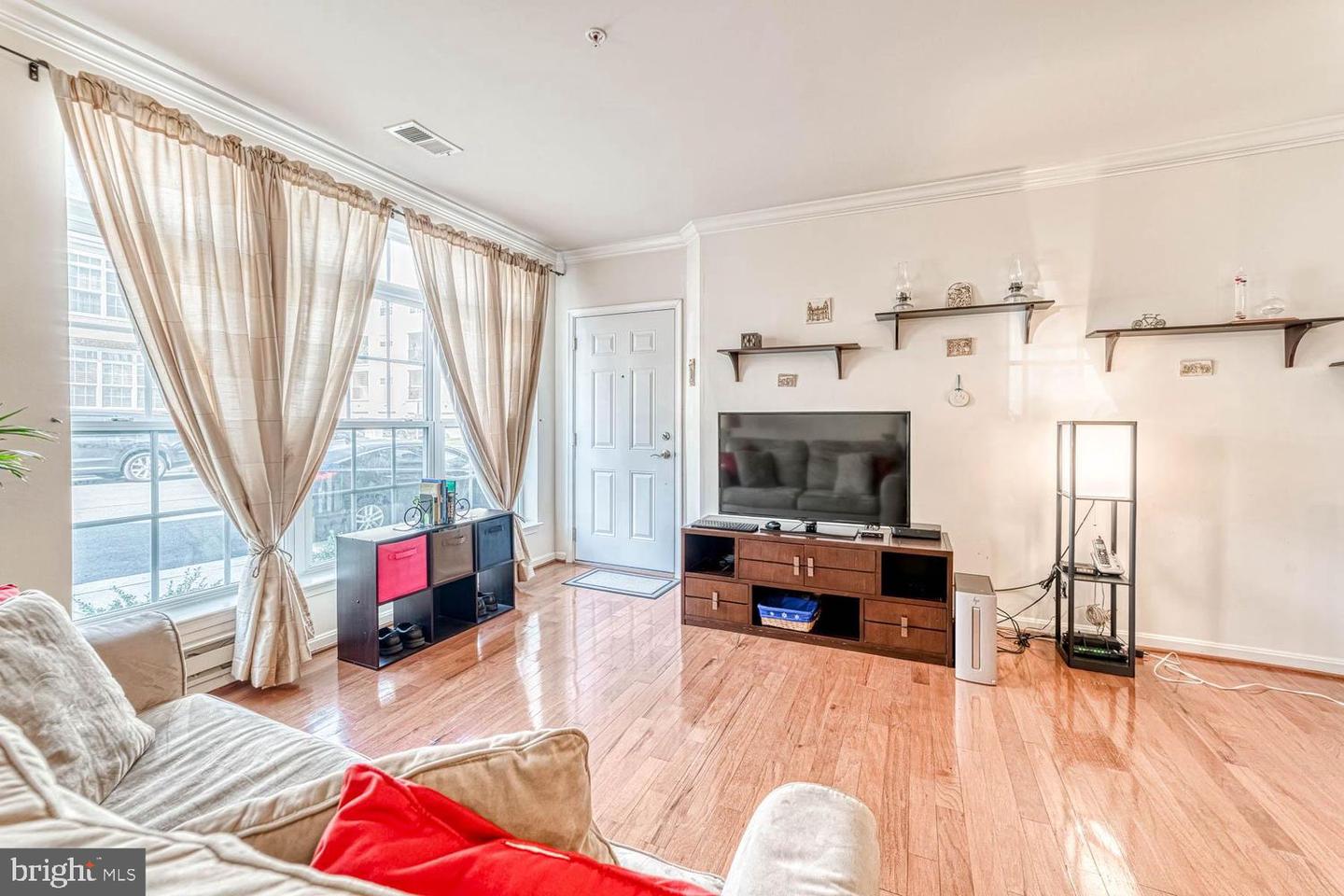 42601 CARDINAL TRACE TER, BRAMBLETON, Virginia 20148, 3 Bedrooms Bedrooms, ,2 BathroomsBathrooms,Residential,For sale,42601 CARDINAL TRACE TER,VALO2112514 MLS # VALO2112514