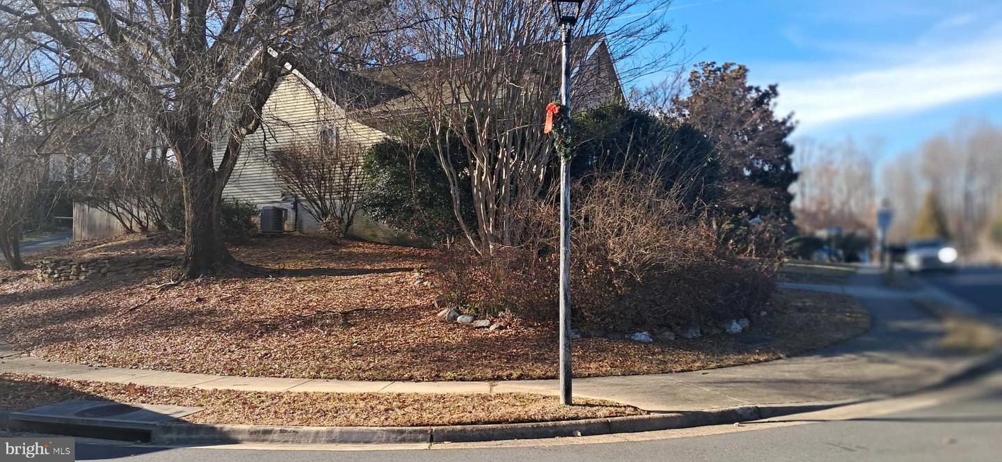 9217 DOROTHY LN, SPRINGFIELD, Virginia 22153, 4 Bedrooms Bedrooms, ,3 BathroomsBathrooms,Residential,For sale,9217 DOROTHY LN,VAFX2283024 MLS # VAFX2283024