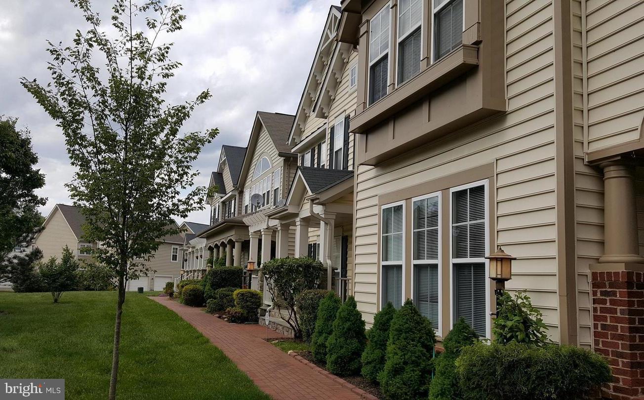 9163 STONE GARDEN, LORTON, Virginia 22079, 3 Bedrooms Bedrooms, ,3 BathroomsBathrooms,Residential,For sale,9163 STONE GARDEN,VAFX2283038 MLS # VAFX2283038