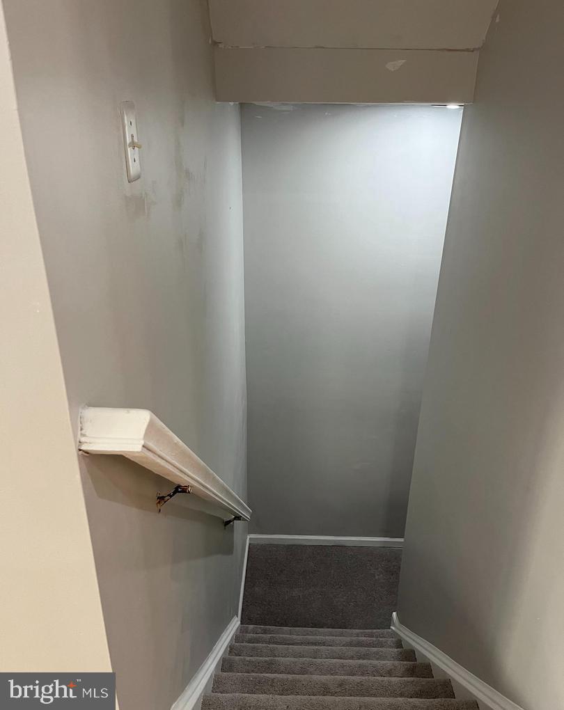 9163 STONE GARDEN, LORTON, Virginia 22079, 3 Bedrooms Bedrooms, ,3 BathroomsBathrooms,Residential,For sale,9163 STONE GARDEN,VAFX2283038 MLS # VAFX2283038