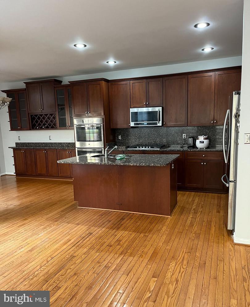 9163 STONE GARDEN, LORTON, Virginia 22079, 3 Bedrooms Bedrooms, ,3 BathroomsBathrooms,Residential,For sale,9163 STONE GARDEN,VAFX2283038 MLS # VAFX2283038