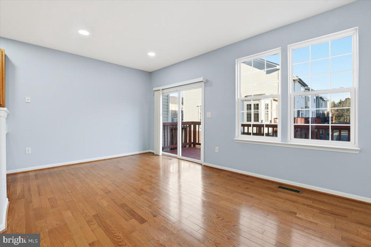 46212 WALES TER, STERLING, Virginia 20165, 3 Bedrooms Bedrooms, ,2 BathroomsBathrooms,Residential,For sale,46212 WALES TER,VALO2109306 MLS # VALO2109306