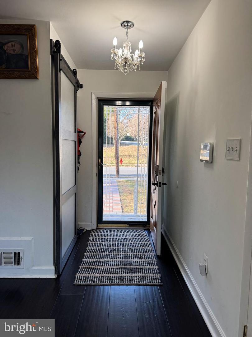 131 CASMAR ST SE, VIENNA, Virginia 22180, 5 Bedrooms Bedrooms, ,3 BathroomsBathrooms,Residential,For sale,131 CASMAR ST SE,VAFX2280160 MLS # VAFX2280160