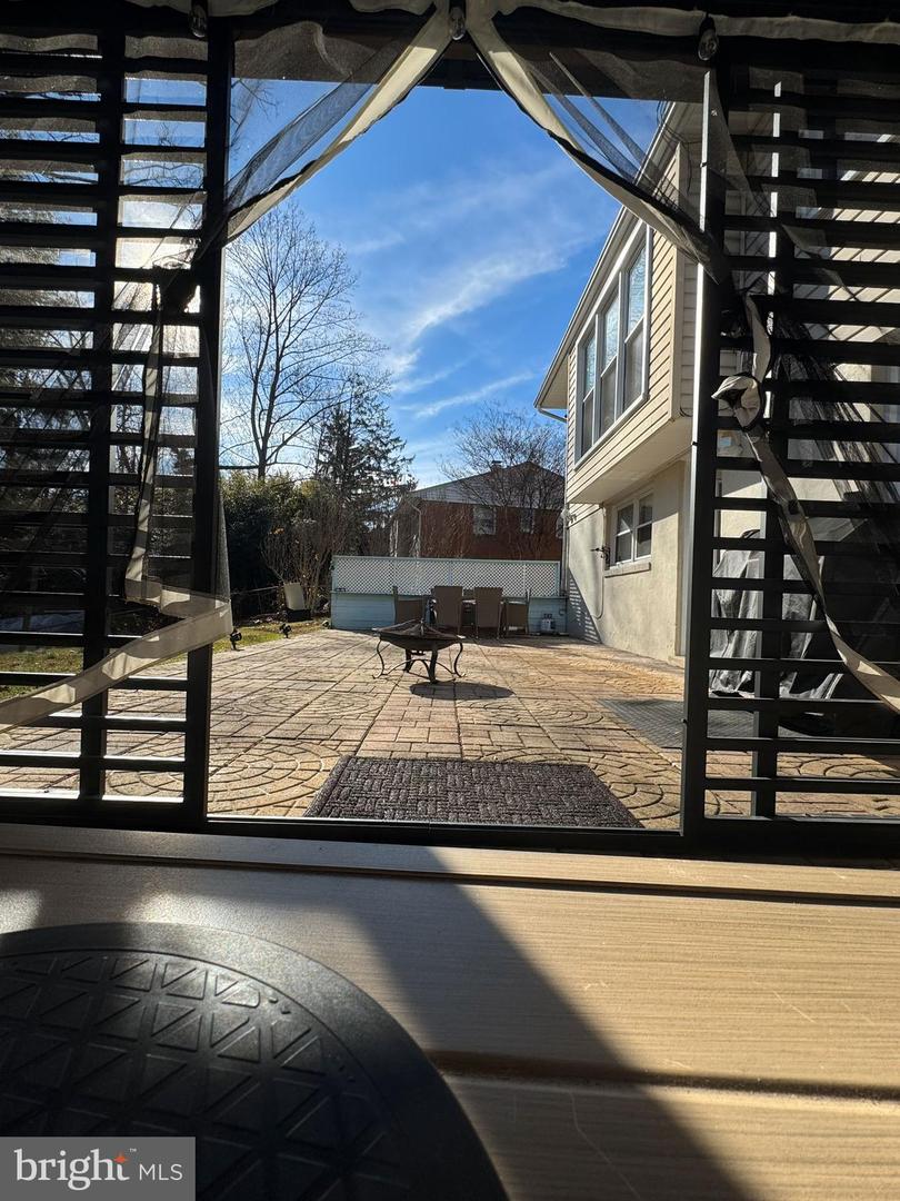 131 CASMAR ST SE, VIENNA, Virginia 22180, 5 Bedrooms Bedrooms, ,3 BathroomsBathrooms,Residential,For sale,131 CASMAR ST SE,VAFX2280160 MLS # VAFX2280160