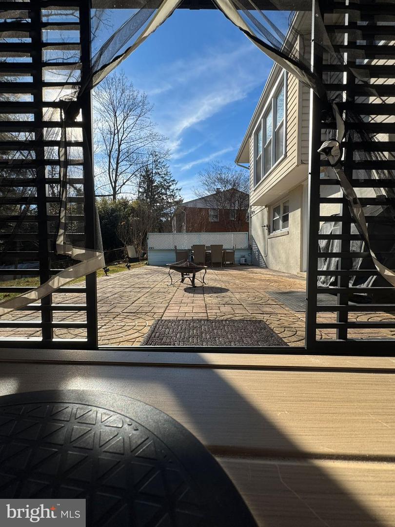 131 CASMAR ST SE, VIENNA, Virginia 22180, 5 Bedrooms Bedrooms, ,3 BathroomsBathrooms,Residential,For sale,131 CASMAR ST SE,VAFX2280160 MLS # VAFX2280160