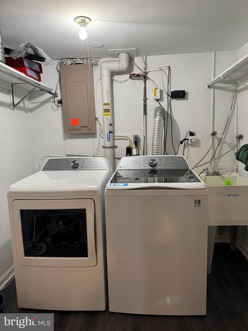 131 CASMAR ST SE, VIENNA, Virginia 22180, 5 Bedrooms Bedrooms, ,3 BathroomsBathrooms,Residential,For sale,131 CASMAR ST SE,VAFX2280160 MLS # VAFX2280160