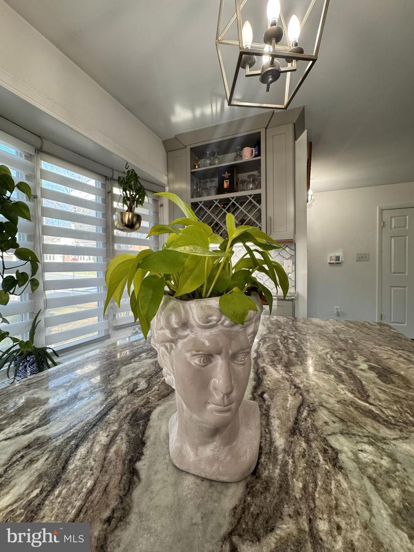 131 CASMAR ST SE, VIENNA, Virginia 22180, 5 Bedrooms Bedrooms, ,3 BathroomsBathrooms,Residential,For sale,131 CASMAR ST SE,VAFX2280160 MLS # VAFX2280160