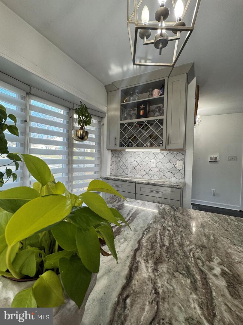 131 CASMAR ST SE, VIENNA, Virginia 22180, 5 Bedrooms Bedrooms, ,3 BathroomsBathrooms,Residential,For sale,131 CASMAR ST SE,VAFX2280160 MLS # VAFX2280160