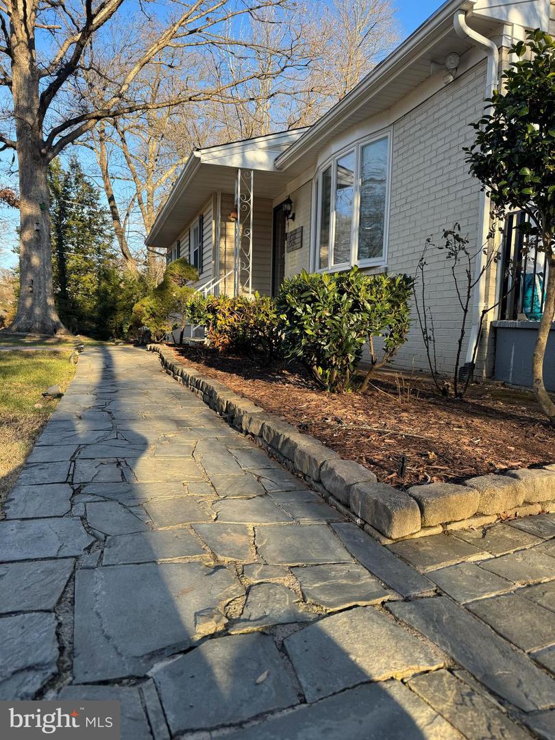 131 CASMAR ST SE, VIENNA, Virginia 22180, 5 Bedrooms Bedrooms, ,3 BathroomsBathrooms,Residential,For sale,131 CASMAR ST SE,VAFX2280160 MLS # VAFX2280160