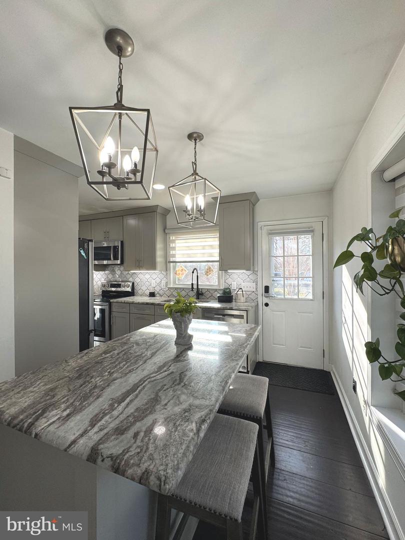 131 CASMAR ST SE, VIENNA, Virginia 22180, 5 Bedrooms Bedrooms, ,3 BathroomsBathrooms,Residential,For sale,131 CASMAR ST SE,VAFX2280160 MLS # VAFX2280160