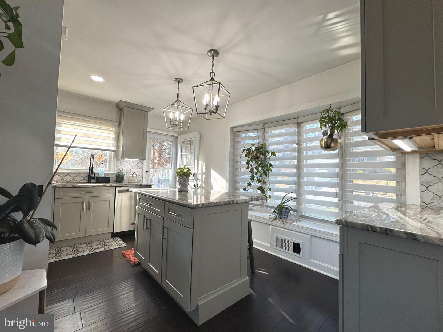 131 CASMAR ST SE, VIENNA, Virginia 22180, 5 Bedrooms Bedrooms, ,3 BathroomsBathrooms,Residential,For sale,131 CASMAR ST SE,VAFX2280160 MLS # VAFX2280160