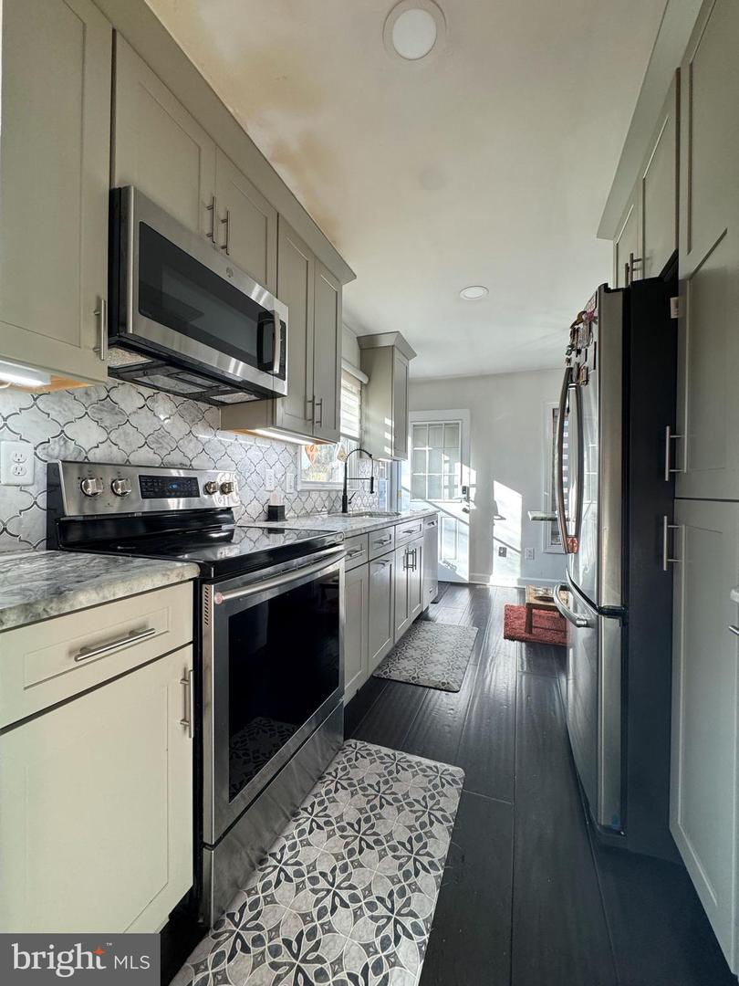 131 CASMAR ST SE, VIENNA, Virginia 22180, 5 Bedrooms Bedrooms, ,3 BathroomsBathrooms,Residential,For sale,131 CASMAR ST SE,VAFX2280160 MLS # VAFX2280160