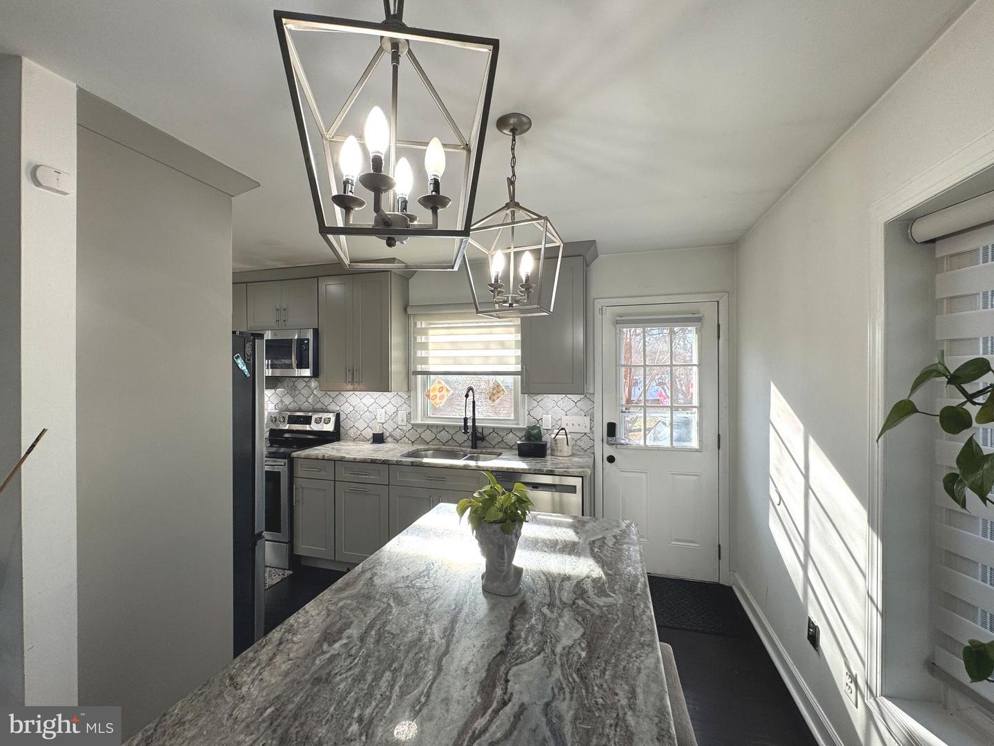 131 CASMAR ST SE, VIENNA, Virginia 22180, 5 Bedrooms Bedrooms, ,3 BathroomsBathrooms,Residential,For sale,131 CASMAR ST SE,VAFX2280160 MLS # VAFX2280160