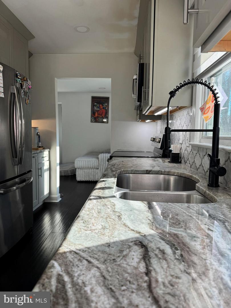 131 CASMAR ST SE, VIENNA, Virginia 22180, 5 Bedrooms Bedrooms, ,3 BathroomsBathrooms,Residential,For sale,131 CASMAR ST SE,VAFX2280160 MLS # VAFX2280160