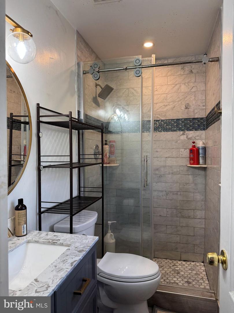 131 CASMAR ST SE, VIENNA, Virginia 22180, 5 Bedrooms Bedrooms, ,3 BathroomsBathrooms,Residential,For sale,131 CASMAR ST SE,VAFX2280160 MLS # VAFX2280160