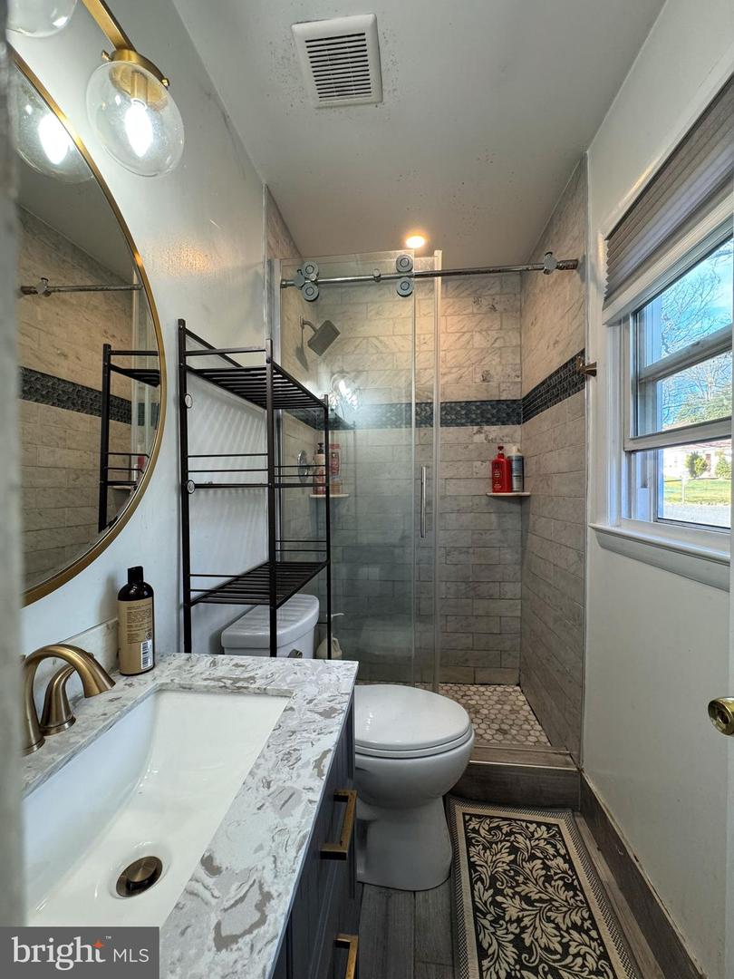 131 CASMAR ST SE, VIENNA, Virginia 22180, 5 Bedrooms Bedrooms, ,3 BathroomsBathrooms,Residential,For sale,131 CASMAR ST SE,VAFX2280160 MLS # VAFX2280160