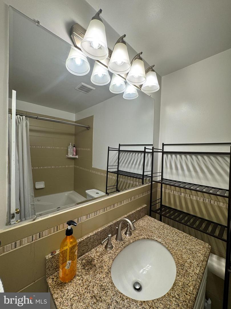 131 CASMAR ST SE, VIENNA, Virginia 22180, 5 Bedrooms Bedrooms, ,3 BathroomsBathrooms,Residential,For sale,131 CASMAR ST SE,VAFX2280160 MLS # VAFX2280160