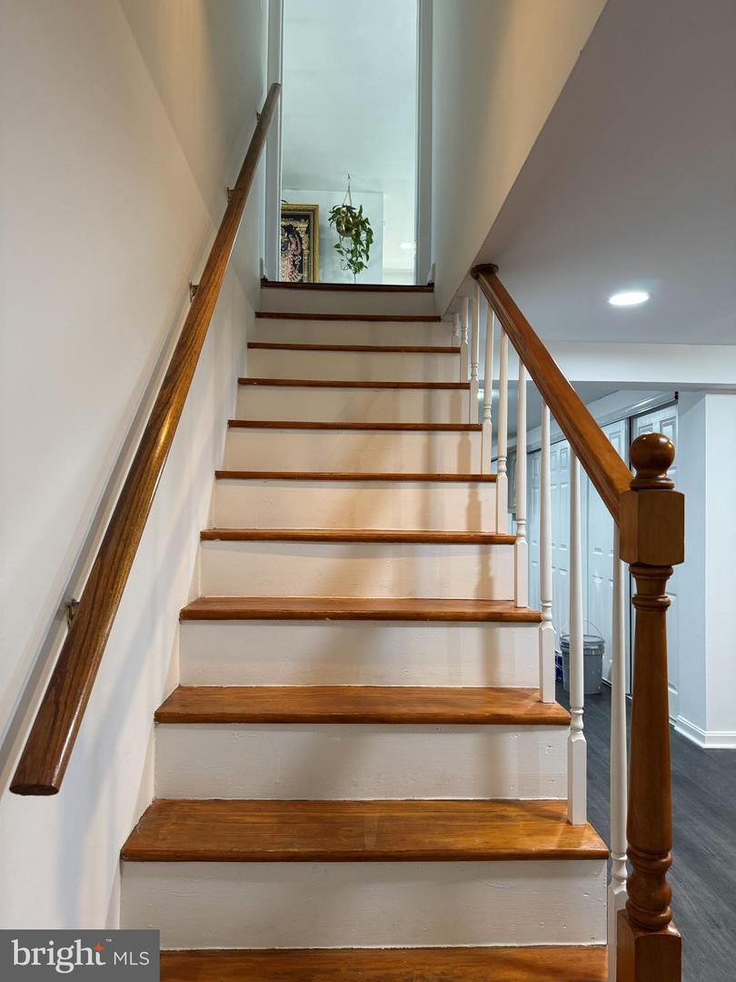 131 CASMAR ST SE, VIENNA, Virginia 22180, 5 Bedrooms Bedrooms, ,3 BathroomsBathrooms,Residential,For sale,131 CASMAR ST SE,VAFX2280160 MLS # VAFX2280160