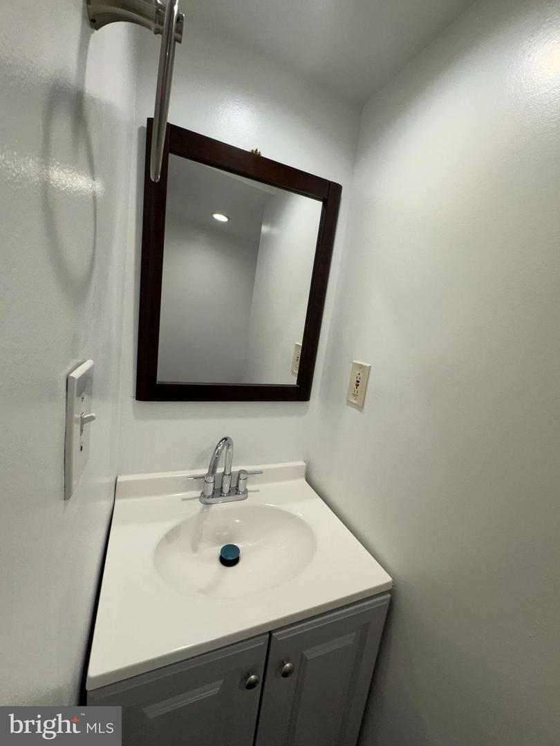 131 CASMAR ST SE, VIENNA, Virginia 22180, 5 Bedrooms Bedrooms, ,3 BathroomsBathrooms,Residential,For sale,131 CASMAR ST SE,VAFX2280160 MLS # VAFX2280160