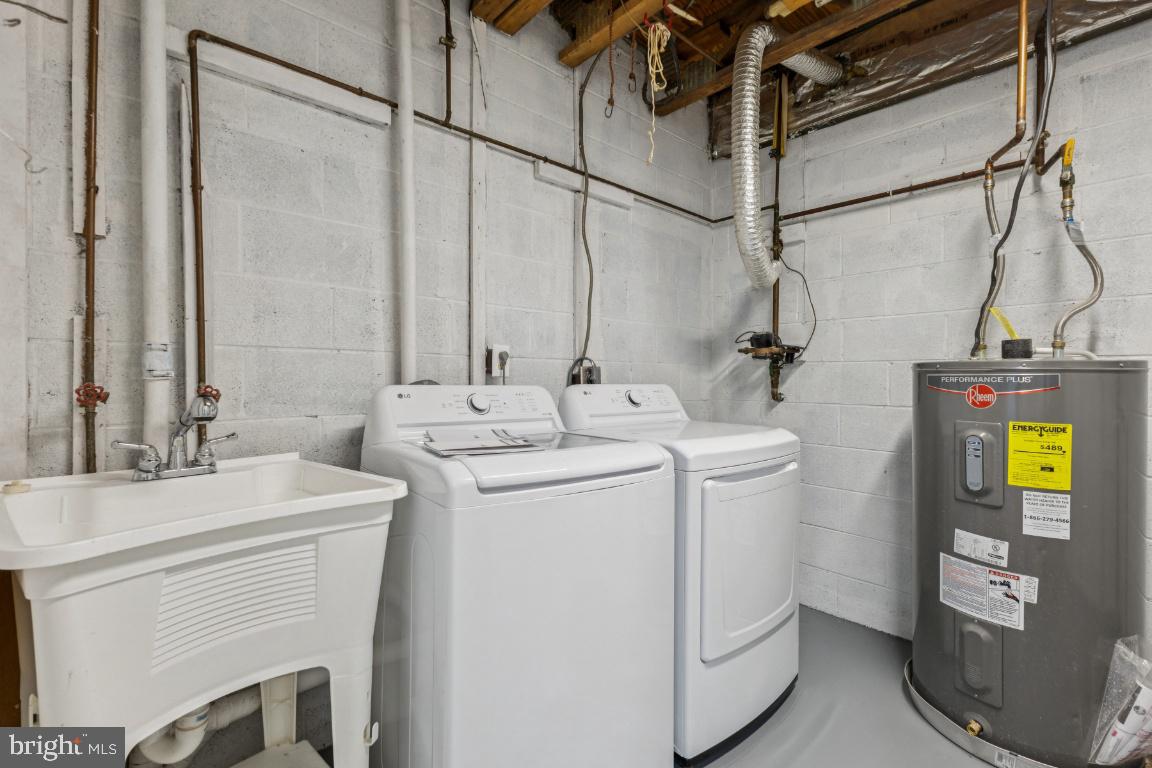 11931 BARREL COOPER CT, RESTON, Virginia 20191, 3 Bedrooms Bedrooms, ,2 BathroomsBathrooms,Residential,For sale,11931 BARREL COOPER CT,VAFX2282436 MLS # VAFX2282436