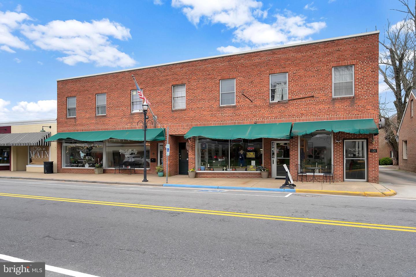 17086 ROLLINS ROAD, BOWLING GREEN, Virginia 22427, 3 Bedrooms Bedrooms, 10 Rooms Rooms,2 BathroomsBathrooms,Residential,For sale,17086 ROLLINS ROAD,VACV2009270 MLS # VACV2009270