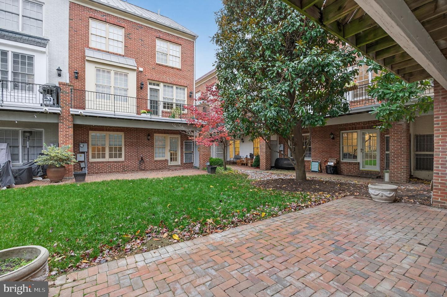 16 WHARF ST, ALEXANDRIA, Virginia 22314, 3 Bedrooms Bedrooms, ,3 BathroomsBathrooms,Residential,For sale,16 WHARF ST,VAAX2051832 MLS # VAAX2051832