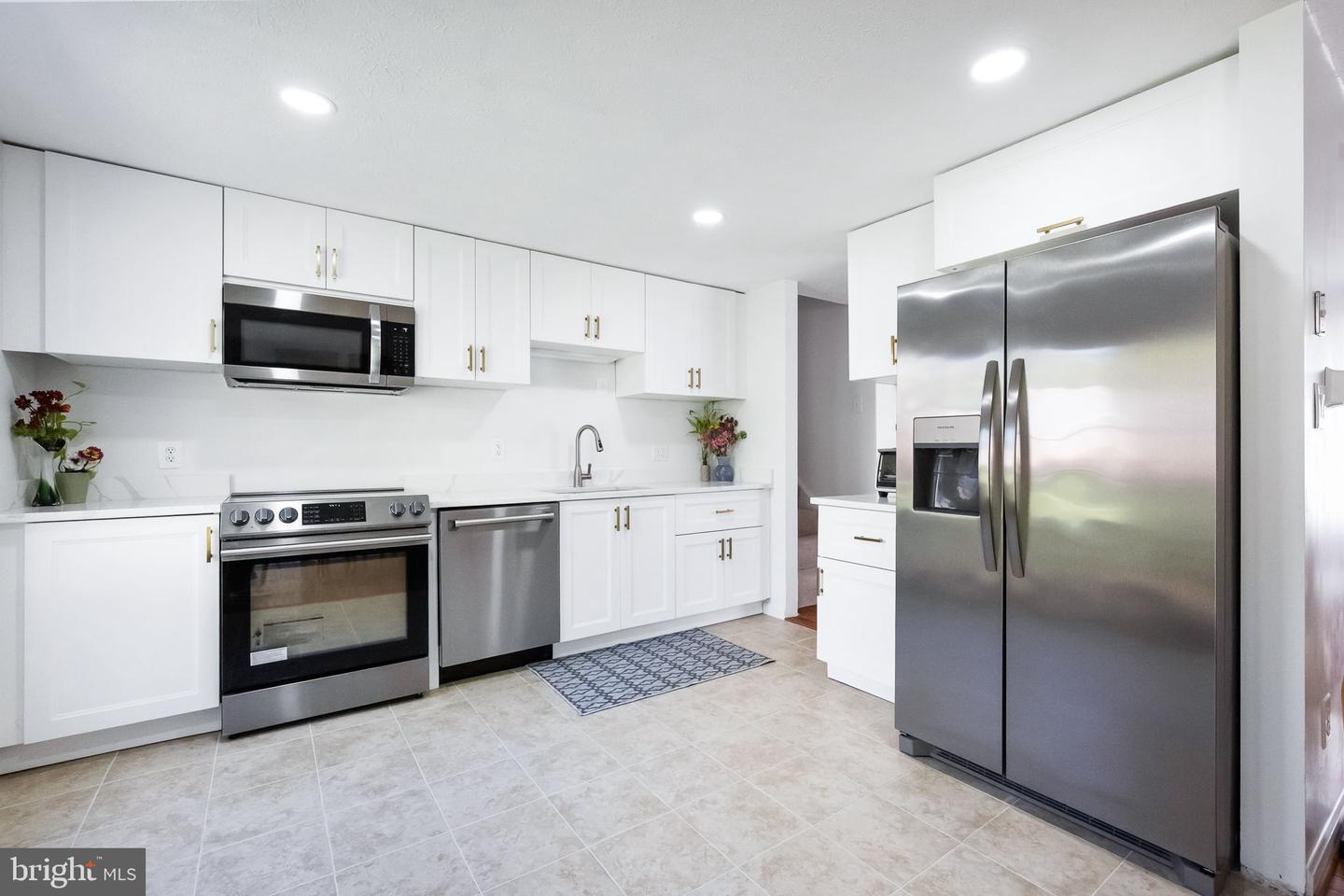 5703 OAK STAKE CT, BURKE, Virginia 22015, 3 Bedrooms Bedrooms, 5 Rooms Rooms,2 BathroomsBathrooms,Residential,For sale,5703 OAK STAKE CT,VAFX2280086 MLS # VAFX2280086