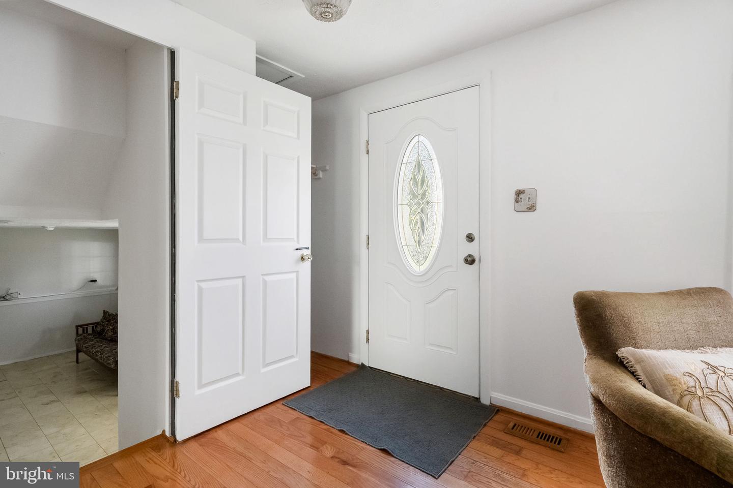 5703 OAK STAKE CT, BURKE, Virginia 22015, 3 Bedrooms Bedrooms, 5 Rooms Rooms,2 BathroomsBathrooms,Residential,For sale,5703 OAK STAKE CT,VAFX2280086 MLS # VAFX2280086