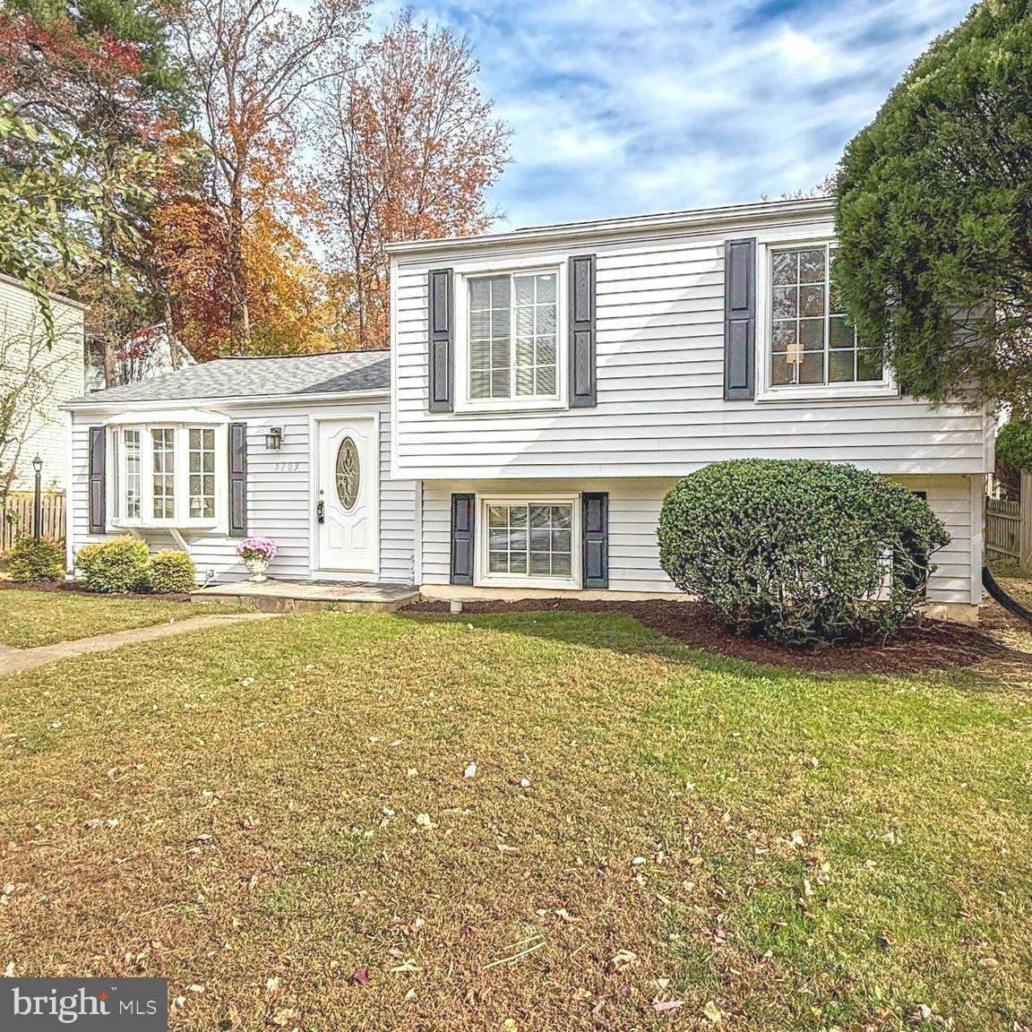 5703 OAK STAKE CT, BURKE, Virginia 22015, 3 Bedrooms Bedrooms, 5 Rooms Rooms,2 BathroomsBathrooms,Residential,For sale,5703 OAK STAKE CT,VAFX2280086 MLS # VAFX2280086